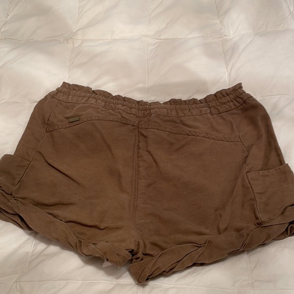 Aritzia Wilfred Shorts - Picture 5 of 7